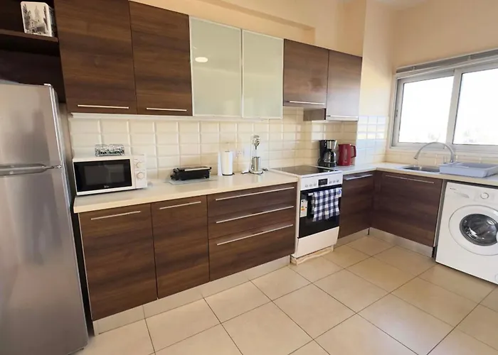 Sea Panorama 2bdr Finikoudes Center Larnaca