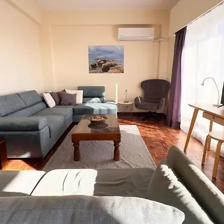 Sea Panorama 2bdr Finikoudes Center Apartment