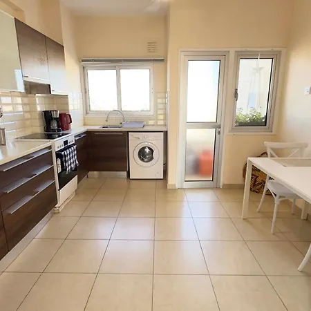 Sea Panorama 2bdr Finikoudes Center Apartment Larnaca