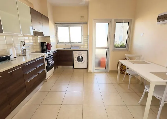 Sea Panorama 2bdr Finikoudes Center Apartment Larnaca