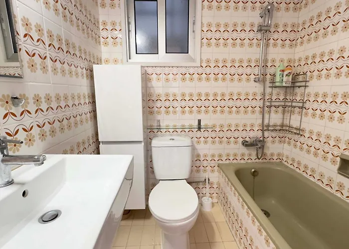 Sea Panorama 2bdr Finikoudes Center Apartment