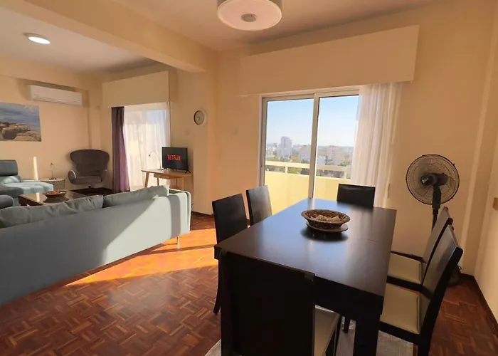 Sea Panorama 2bdr Finikoudes Center Apartment *